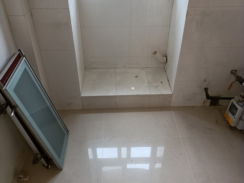 瓷磚開(kāi)裂修復(fù)后顏色不一致？調(diào)色技巧與材料選擇建議(圖2)