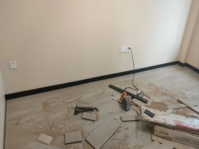 瓷磚開(kāi)裂修復(fù)后顏色不一致？調(diào)色技巧與材料選擇建議(圖1)