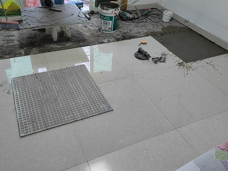 瓷磚開裂與濕度有關(guān)？南方潮濕地區(qū)防裂指南(圖1)