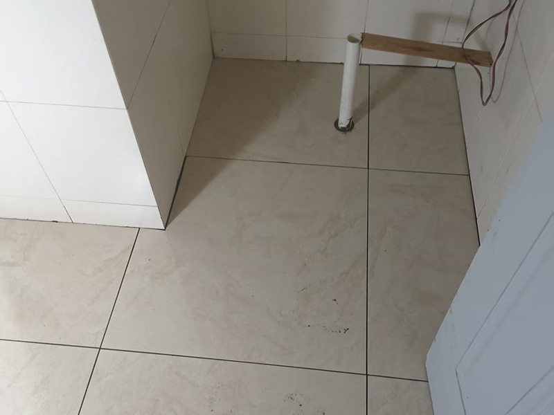 瓷磚開(kāi)裂是裝修問(wèn)題還是房子問(wèn)題怎么判斷(圖1)